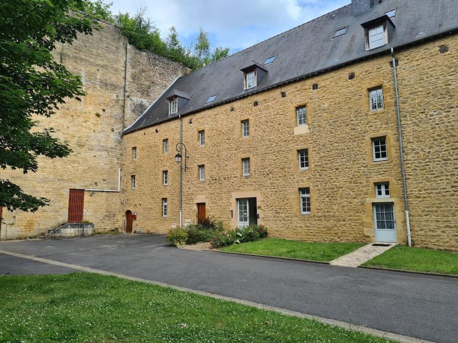 Aux Remparts Du Chateau 세단 외부 사진